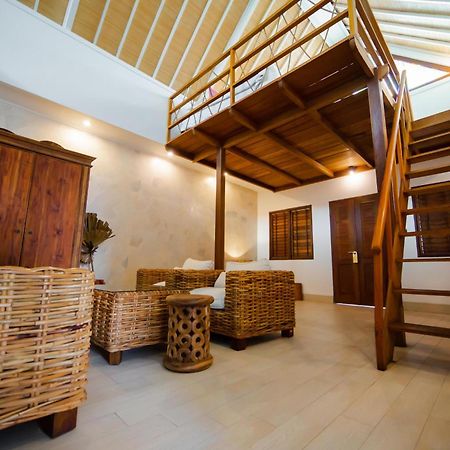 Bombora Medewi Hotel Пулукан Екстериор снимка