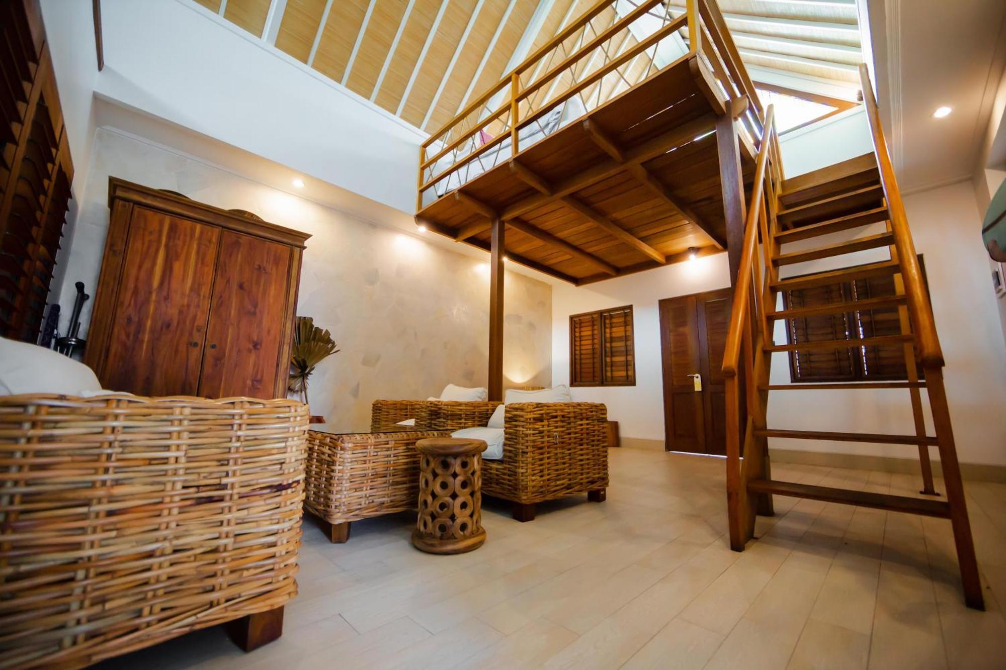 Bombora Medewi Hotel Пулукан Екстериор снимка